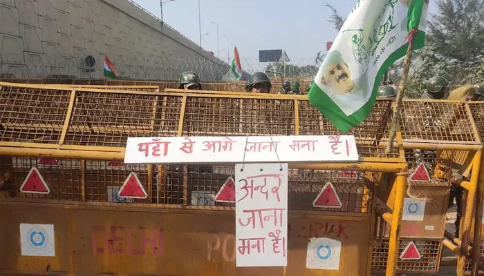 चक्का जाम: किसानों का चक्का जाम जारी, कई जगह सड़कें अवरुद्ध