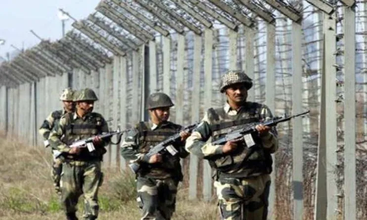 फिरोजपुर सेक्टर में पाकिस्तानी घुसपैठिया ढेर, 15 किलो हेरोइन और हथियार बरामद