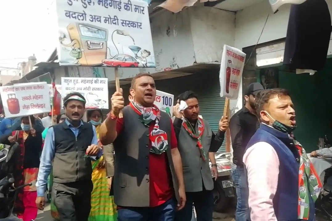 हल्द्वानी: कांग्रेस ने महंगाई के विरोध में पदयात्रा निकाली