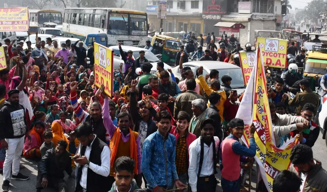 बरेली: बीडीए के खिलाफ फूटा गुस्सा, ग्रामीणों ने जाम किया हाईवे