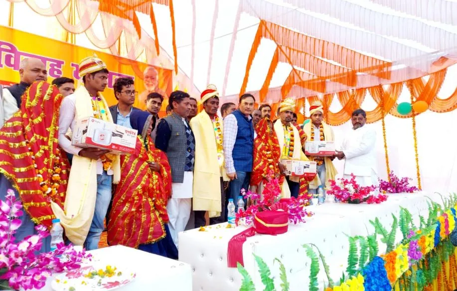 अयोध्या: मुख्यमंत्री सामूहिक विवाह योजना के तहत दाम्पत्य जीवन में बंधे 130 जोड़े