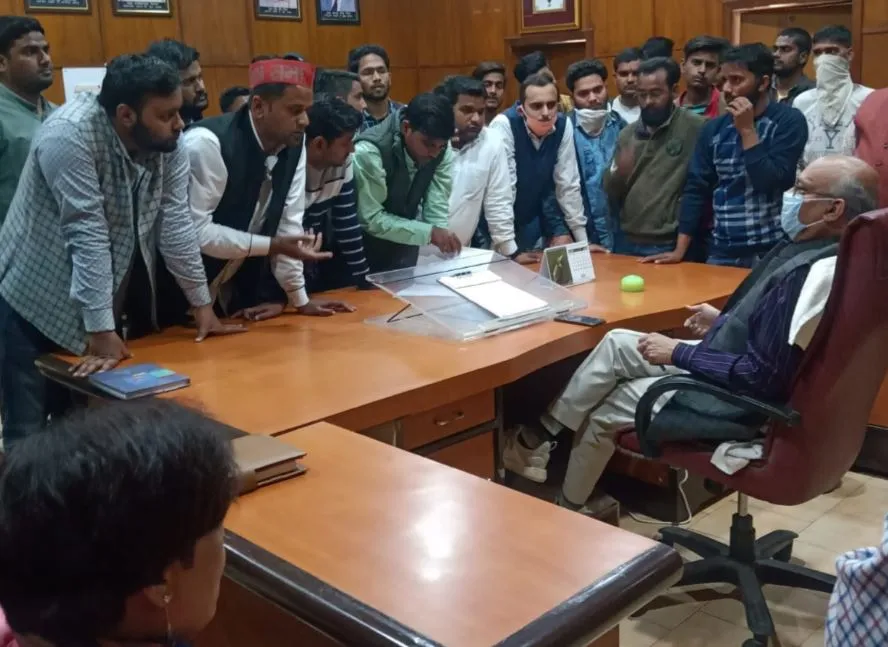 बरेली: पहले गुंडागर्दी और अब राजनीति का अखाड़ा बना बरेली कॉलेज