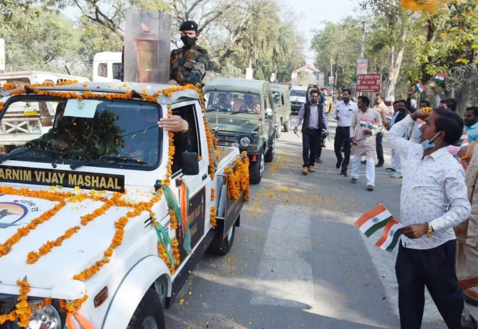 अयोध्या: स्वर्णिम विजय मशाल यात्रा का हुआ भव्य स्वागत