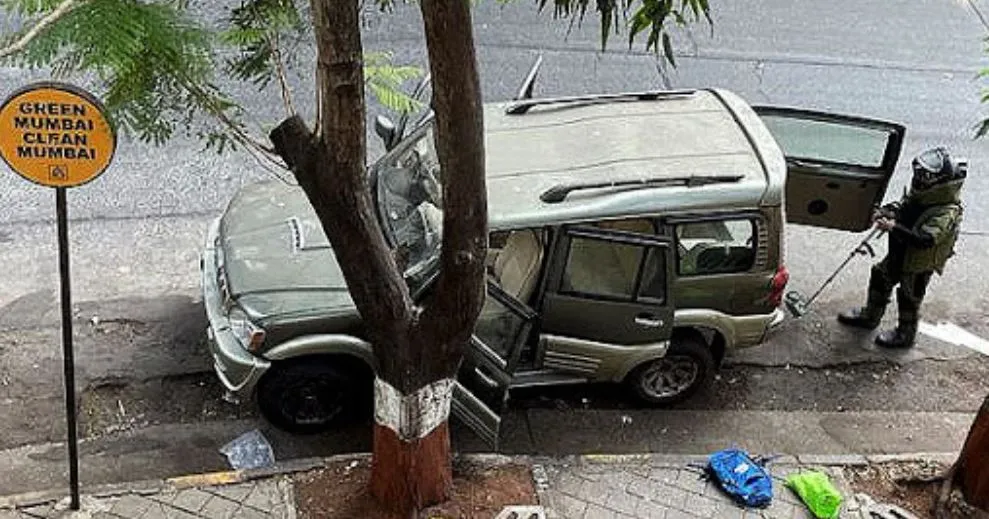 अंबानी के घर विस्फोटक भरी गाड़ी मिलने के बाद पुलिस कर रही एक और कार की तलाश