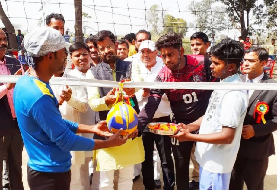 बाराबंकी: राज्यमंत्री ने वॉलीबॉल टूर्नामेंट का किया उद्घाटन