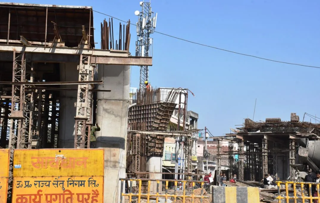 बरेली: चार पिलर पर लिंटर डालने के बाद सीधा तैयार हो जाएगा ओवरब्रिज