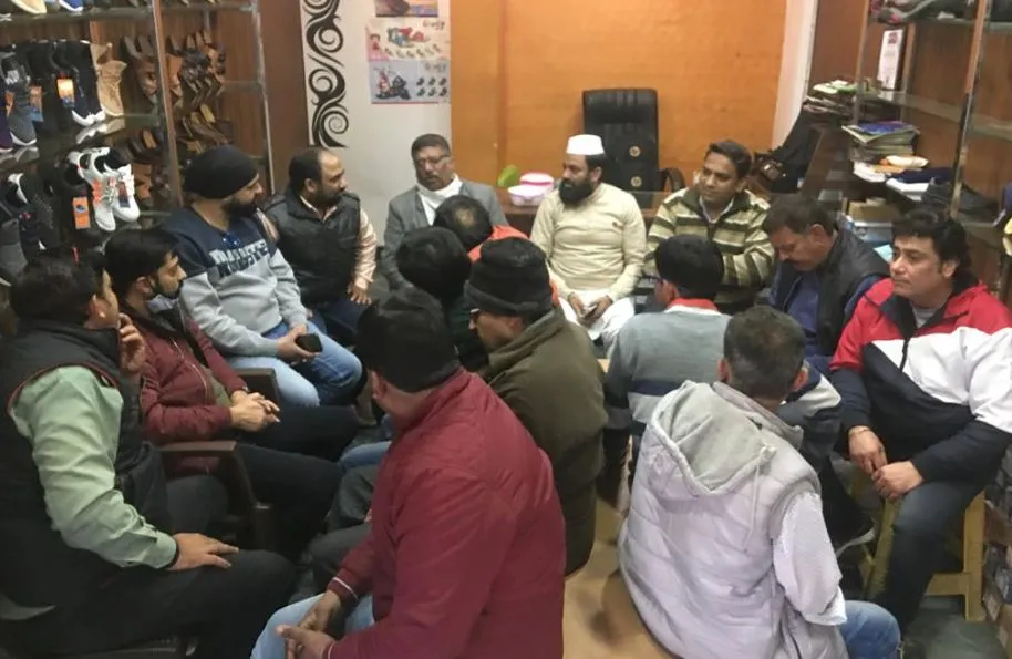 बरेली: बिना बिल के माल लाकर बेच रहे कारोबारियों व दलालों पर हो कार्रवाई