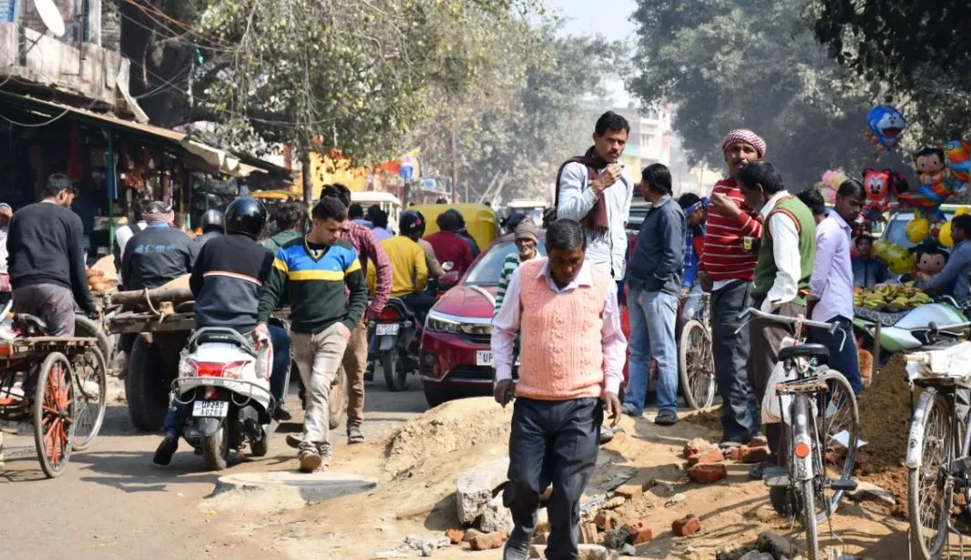 बरेली: शहर में डायवर्जन की सूचना नहीं देती ट्रैफिक पुलिस, जाम में फंसकर समय हो रहा बर्बाद