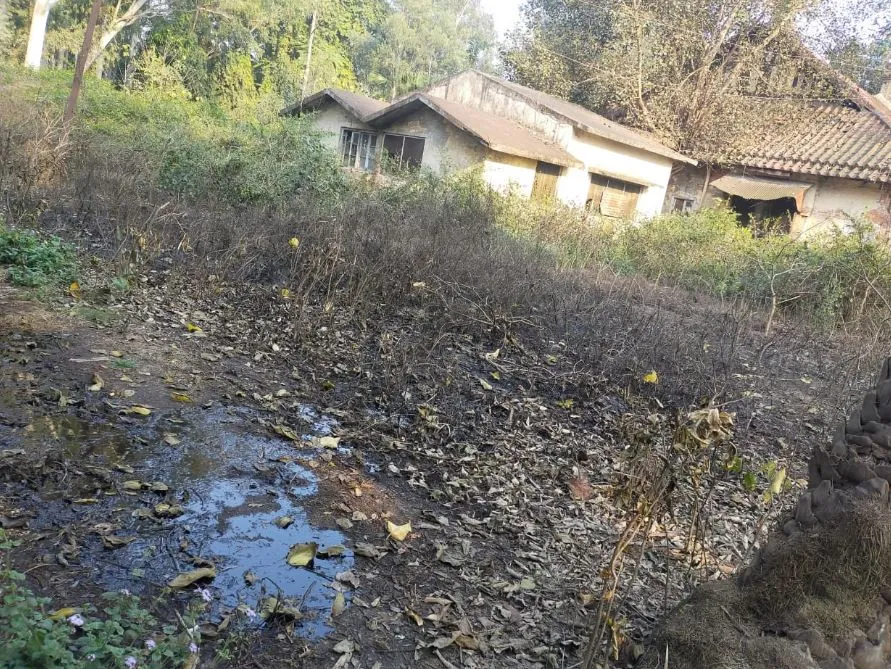 बरेली: शराब फैक्ट्री का बदबूदार पानी आईटीआर फैक्ट्री में घुसा, विरोध