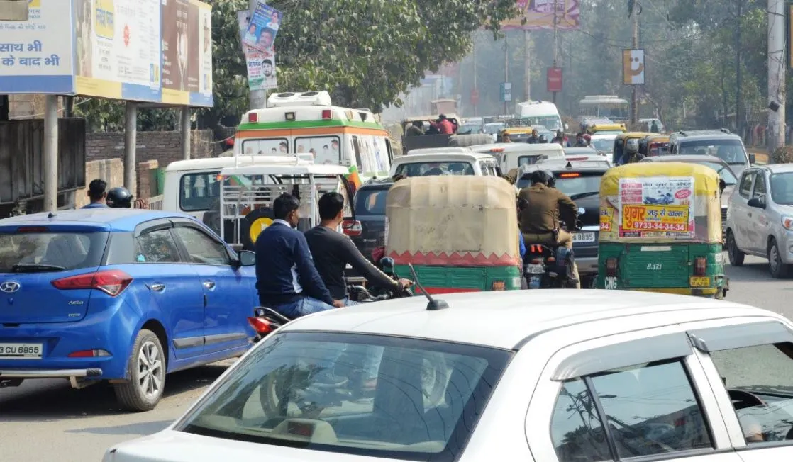 बरेली: यातायात डायवर्जन का चक्कर, परेशान हो रहे वाहन चालक