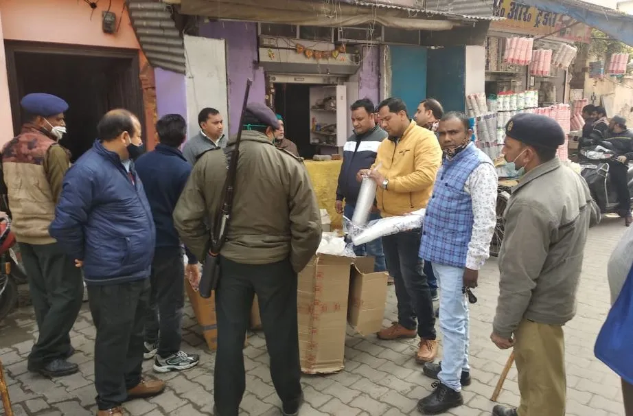 मुरादाबाद: दुकान व गोदामों से पॉलीथीन जब्त,  45 हजार जुर्माना
