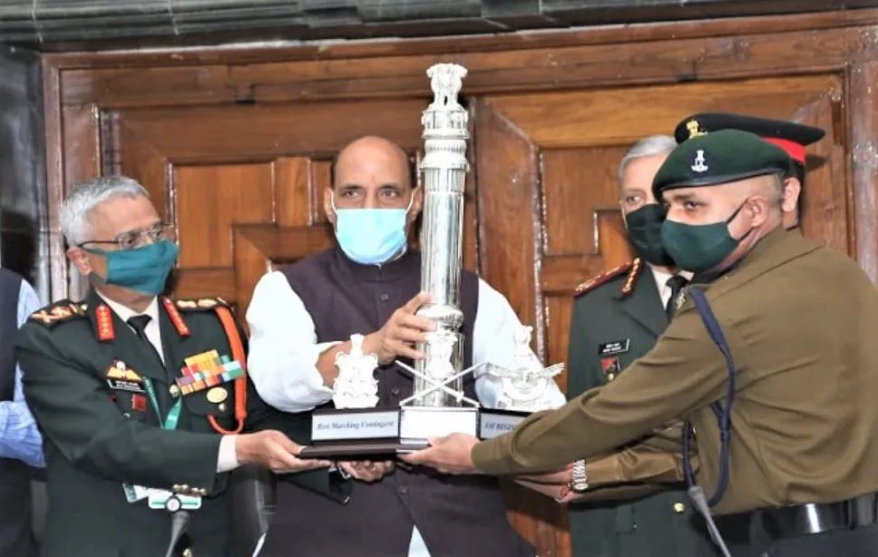 गणतंत्र दिवस परेड: जाट रेजिमेंटल सेंटर और दिल्‍ली पुलिस को मिली सर्वश्रेष्‍ठ दस्‍ते की ट्रॉफी