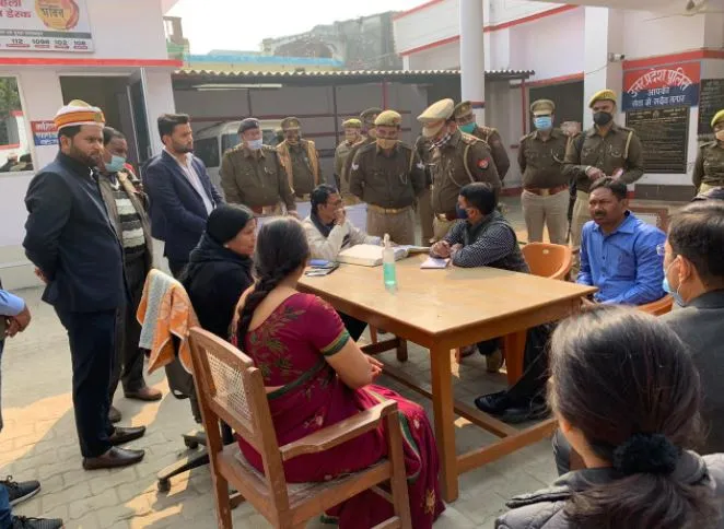 बरेली: समिति ने हाफिजगंज और नवाबगंज थाने का किया दौरा
