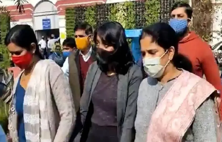 टूलकिट मामले में कम नहीं हो रहीं दिशा रवि की मुश्किलें, कोर्ट ने तीन दिन की न्यायिक हिरासत में भेजा