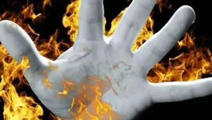 लखनऊ: लोकभवन के सामने सामूहिक आत्मदाह की कोशिश