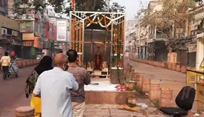दिल्ली में रातों रात बन गया हनुमान मंदिर, सुबह लोगों ने देखा तो रह गए हैरान…