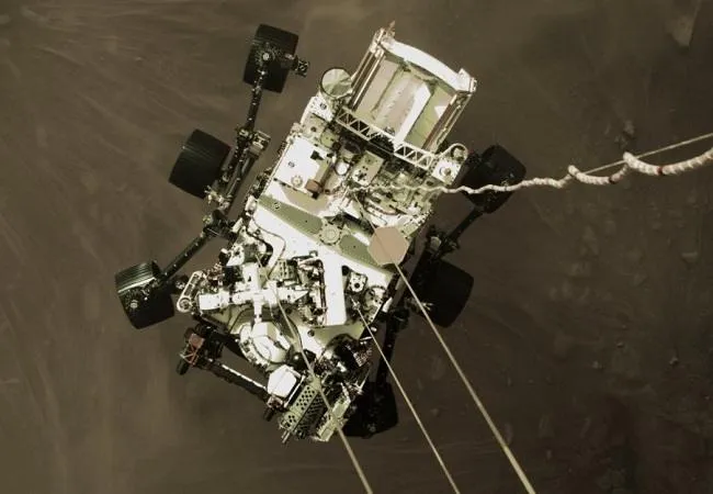 नासा ने शेयर की पर्सीवरेंस रोवर की तस्वीरें, दिखा मंगल पर लैंडिंग का अद्भुत नजारा