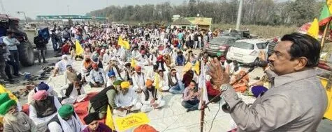 किच्छा: किसानों ने टोल फ्री करने की मांग को लेकर 5 घंटे जाम किया बैरियर