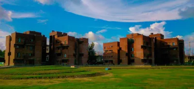 काशीपुर: आईआईएम में छात्रों के पॉजीटिव मिलने पर अन्य 250 के सैंपल जांच को भेजे