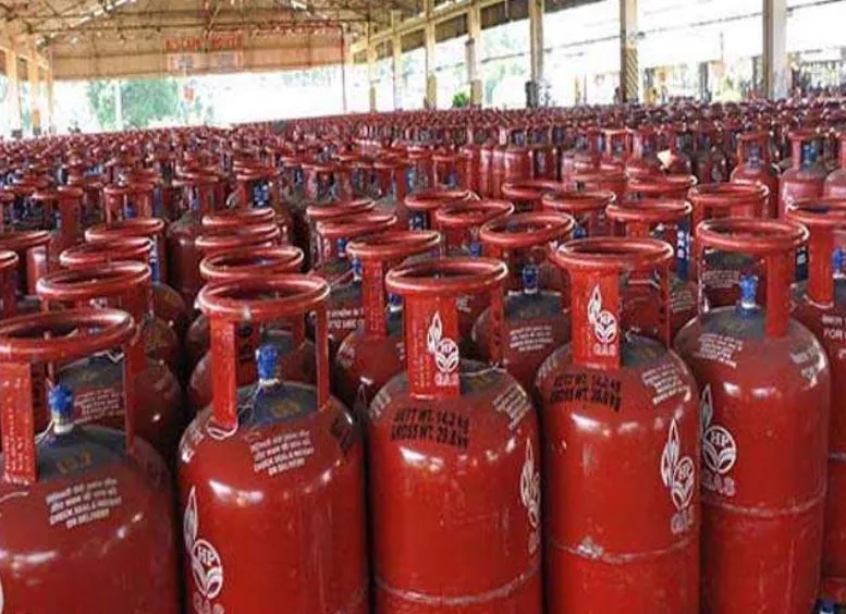 एलपीजी कनेक्शन को लेकर सरकार की बड़ी तैयारी, अगले दो साल में एक करोड़ से अधिक…