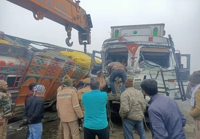 मुरादाबाद: कोहरे में हाईवे पर टकराए कई वाहन, चार लोग घायल