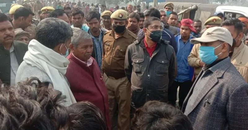 पीलीभीत: कोचिंग जा रहे दो छात्रों को ट्रक ने कुचला, गुस्साए ग्रामीणों ने लगाया जाम