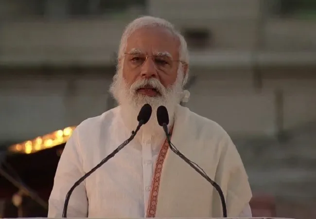 साहसपूर्ण तरीके से हमारे समुद्रों की रक्षा कर रहा है तट रक्षक बल: पीएम मोदी