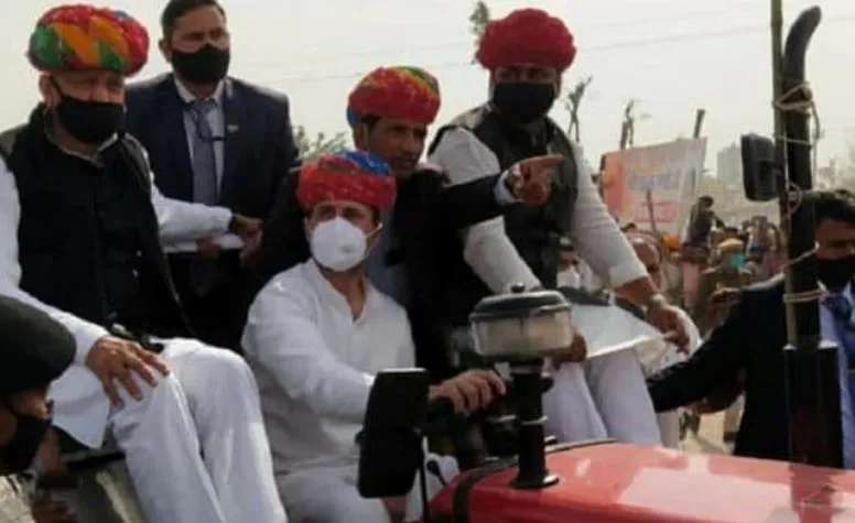 …जब राहुल गांधी ने चलाया ट्रैक्टर और चढ़ गए ऊंट गाड़ी पर भी!