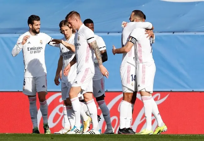 रीयाल मैड्रिड ने एक और जीत से दावेदारी बरकरार रखी, वेलेंसिया को 2-0 से दी मात