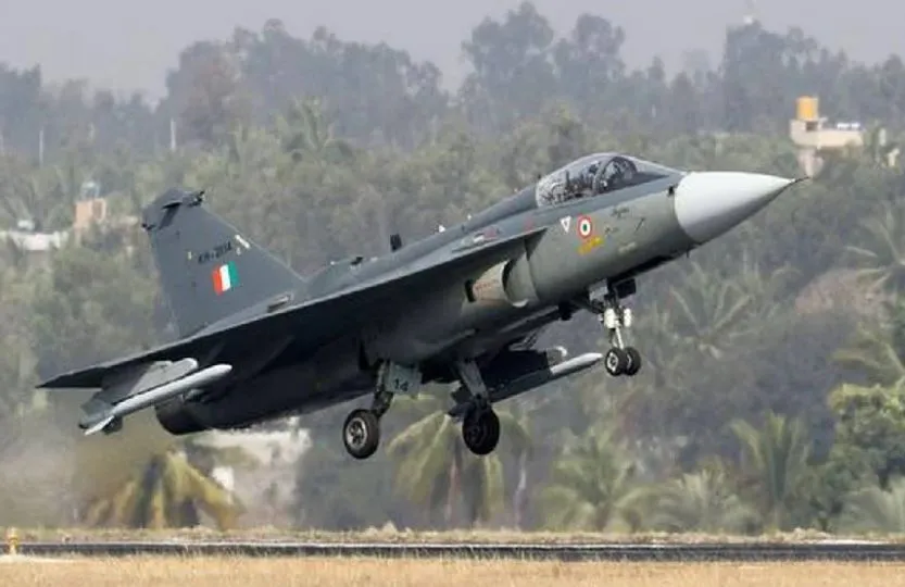 मेक इन इंडिया के तहत हुआ अब तक का सबसे बड़ा सौदा, एचएएल बनाएगा तेजस विमान