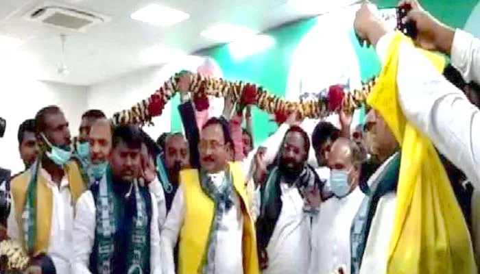बिहार: लोजपा को बड़ा झटका, 18 जिला अध्यक्षों समेत 208 नेता जदयू में शामिल