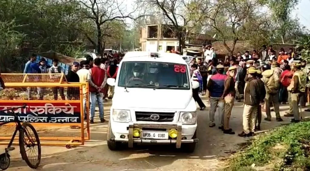 उन्‍नाव कांड: जीवित बची किशोरी की हालत में सुधार, वेंटिलेटर से हटाया गया