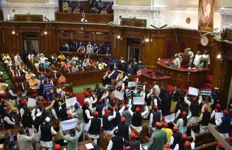 यूपी विधानसभा में बजट सत्र के पहले दिन विपक्ष का हंगामा, कार्यवाही कल तक के लिए स्थगित