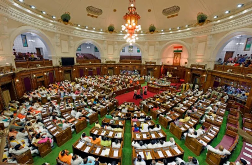 लखनऊ: प्रोटेम सभापति को पद से हटाने को सपा लाई अविश्वास प्रस्ताव, उप सभापति ने लिया ये निर्णय