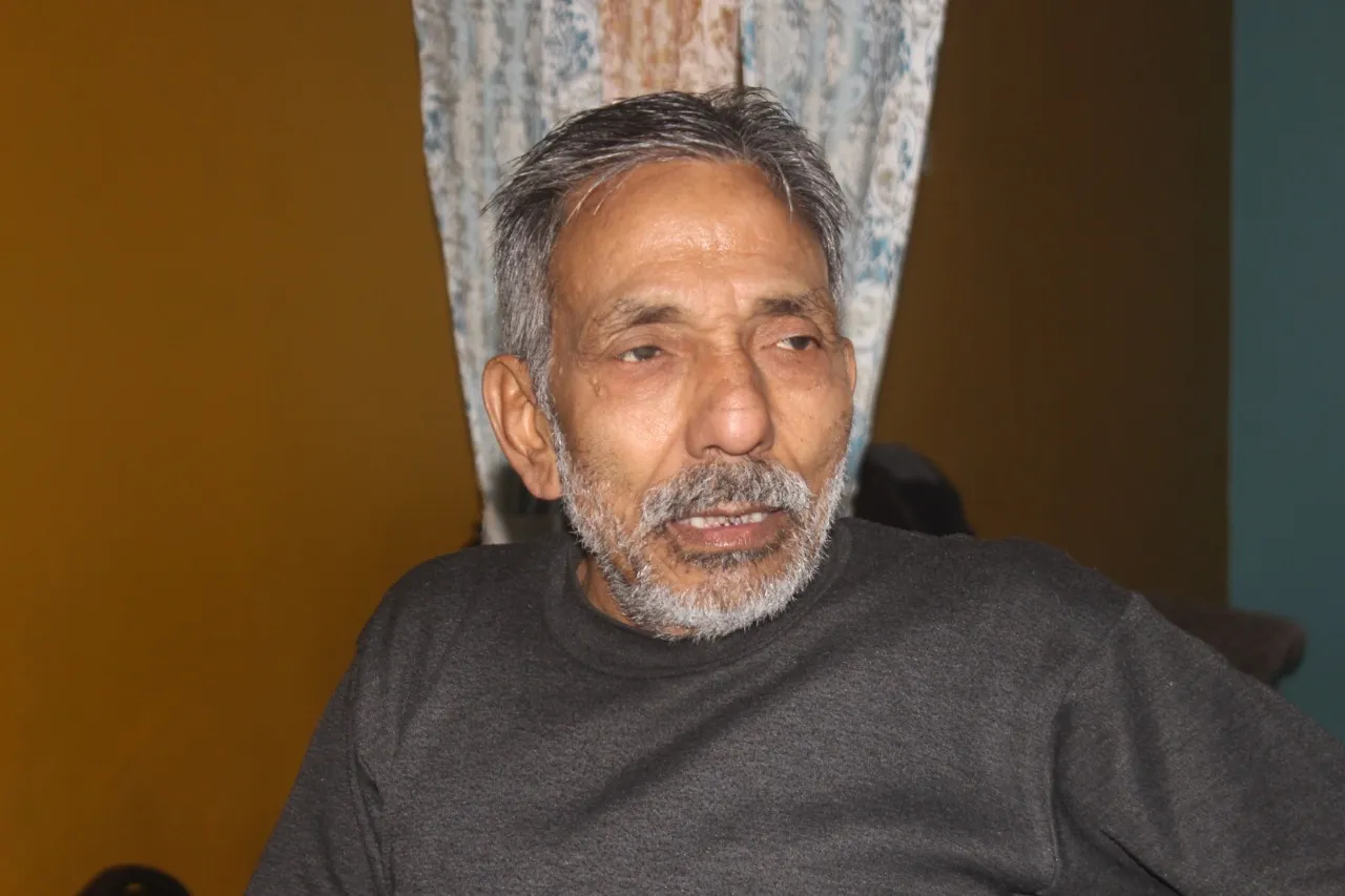 हल्द्वानी: अखबार बेचने वाले का अनोखा अंदाज देख जर्मनी की कंपनी ने उन पर बना दी डॉक्यूमेंट्री