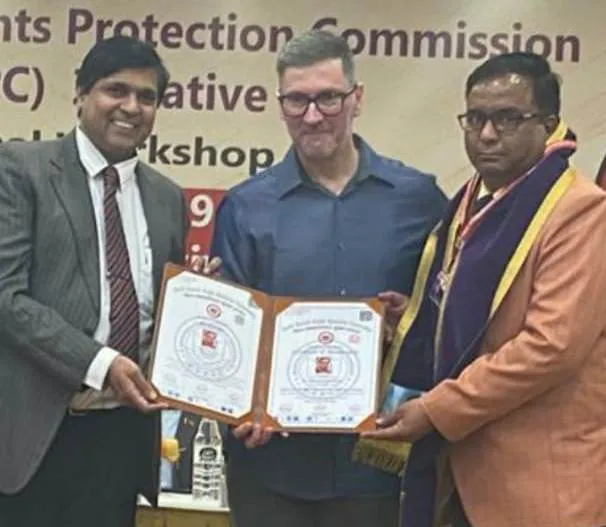 काशीपुर: विजय पाठक डॉक्टर इन एस्ट्रोलॉजी से हुए सम्मानित