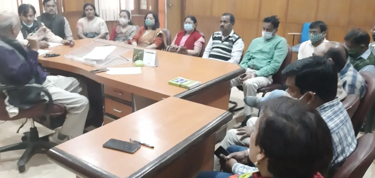 बरेली कॉलेज के शिक्षकों ने प्राचार्य का किया घेराव