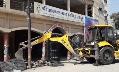 रुद्रपुर: नगर निगम ने श्री अग्रवाल धर्मशाला का अतिक्रमण किया ध्वस्त  
