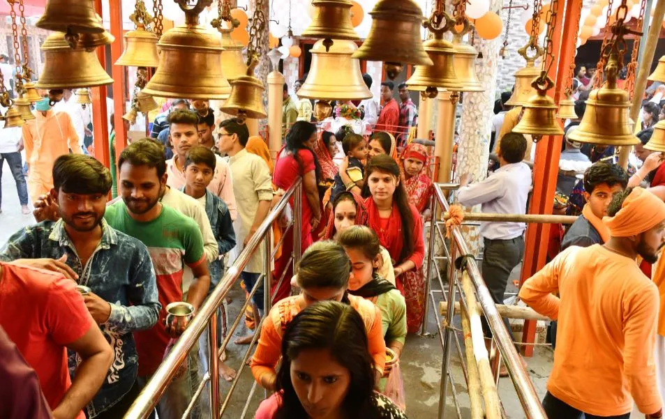 महाशिवरात्रि: हर-हर महादेव के जयकारों से गूंजी नाथ नगरी बरेली, मंदिरों में उमड़ा शिवभक्तों का सैलाब