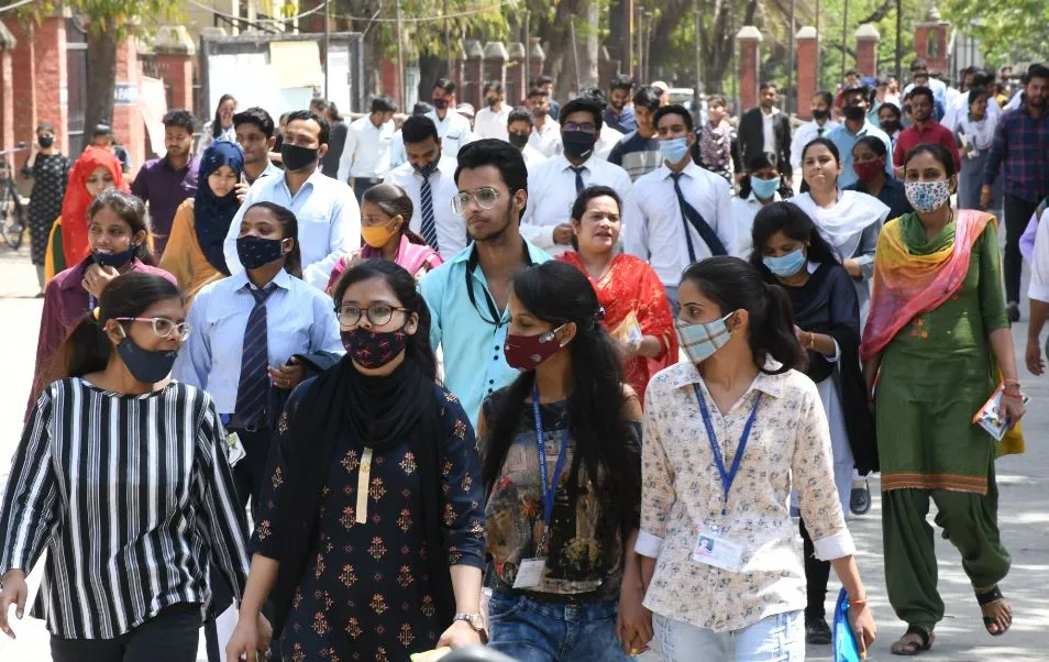 बरेली कॉलेज में सभी कक्षाएं बंद, परीक्षा फॉर्म भी नहीं होंगे जमा