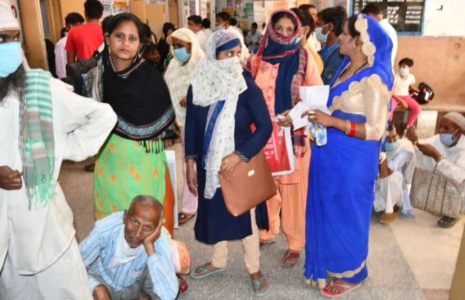 बरेली: कोरोना पकड़ रहा रफ्तार, मंडलीय अस्पताल में लापरवाही