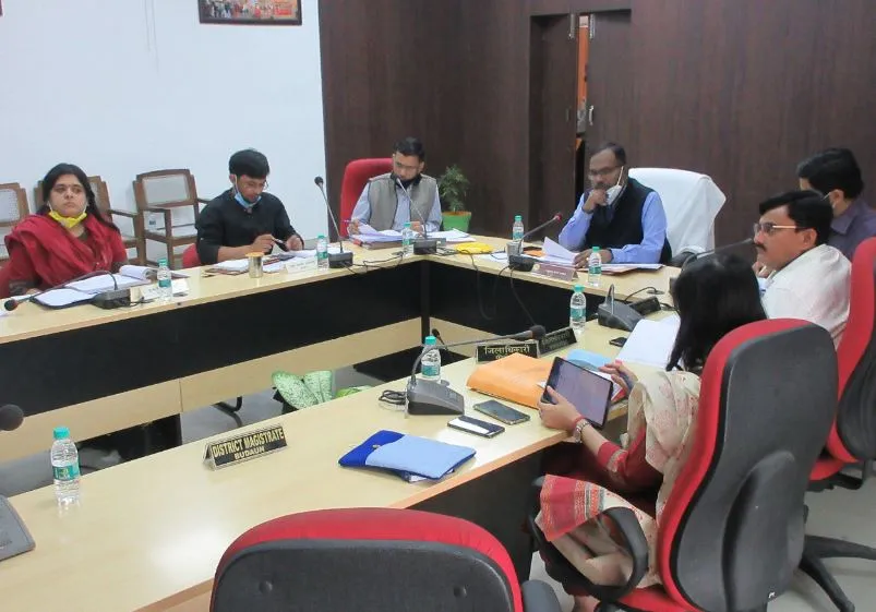 बरेली: अधूरे निर्माण कार्य पूरे कराएं जिलाधिकारी- मंडलायुक्त
