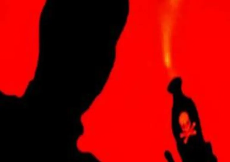 आगरा: नफरत की हदें पार करती मोहब्बत… प्रेमी पर युवती ने फेंका तेजाब, मौत
