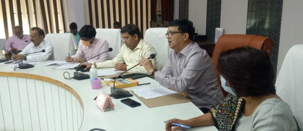 अयोध्या: नोडल अधिकारी ने किया कोविड टीकाकरण और सैम्पलिंग का निरीक्षण, कार्यक्रम आयोजन की समीक्षा की
