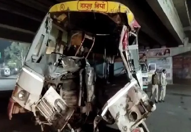 अमरोहा: हाईवे पर रोडवेज बस और कैंटर में भिड़ंत, दो लोगों की मौत, 10 यात्री घायल