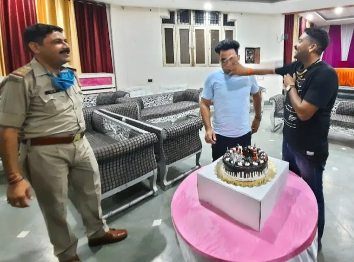 बरेली: युगवीणा में पार्टी करने वाले दरोगा के खिलाफ वारंट जारी