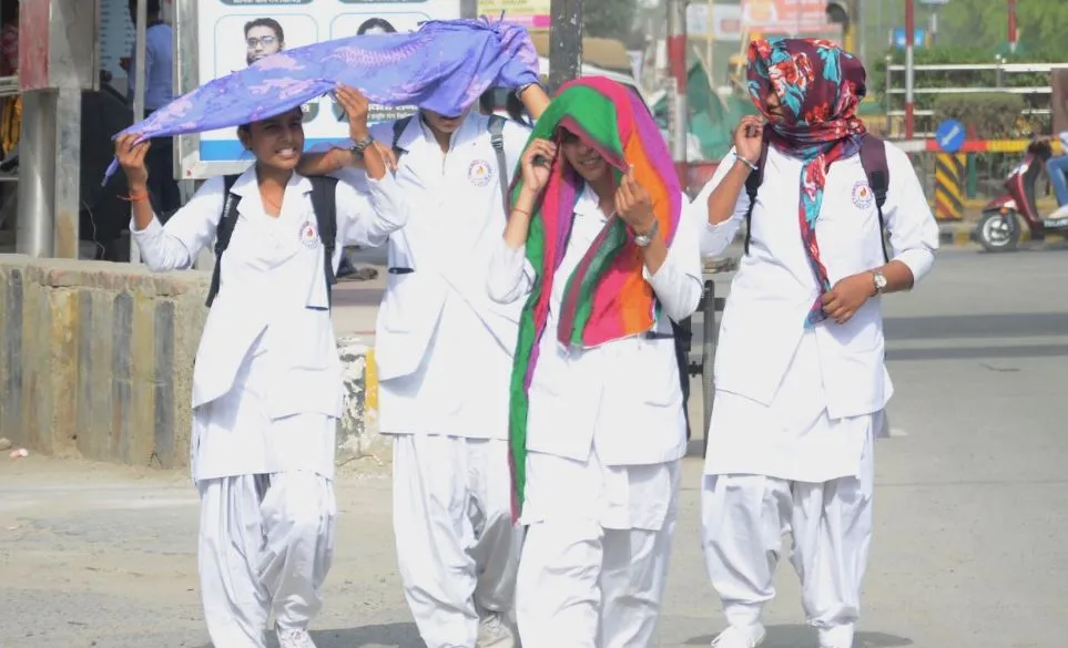 बरेली: मौसम से नमी होने लगी गायब, चुभने लगी धूप