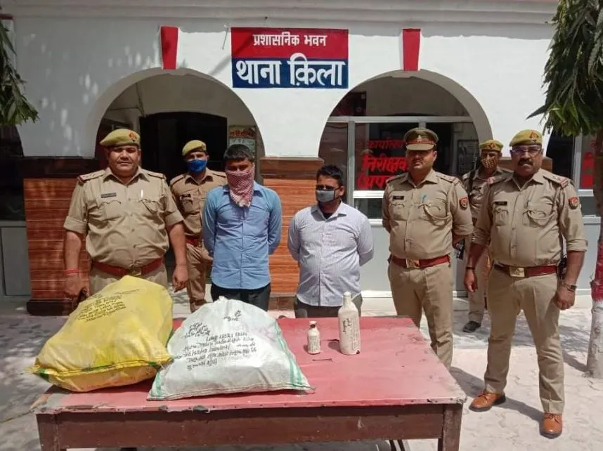 बरेली: दो शराब तस्करों को पुलिस ने गिरफ्तार किया, 40 बोतल शराब बरामद