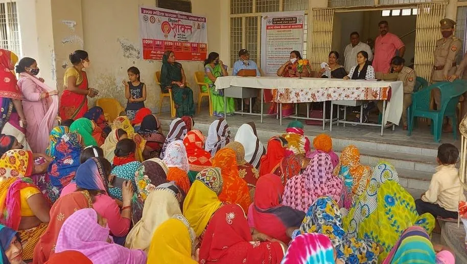 बरेली: चौबारी में लगी नारी चौपाल, मौखिक शिकायत करने पहुंचीं महिलाएं