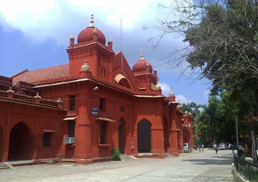 वर्षों पहले था बरेली कॉलेज का नाम, अब हो गया बदनाम